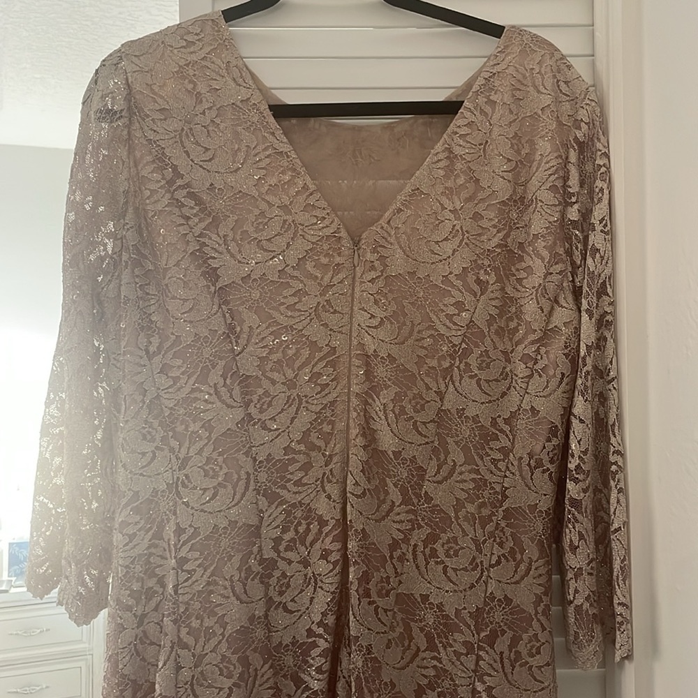 NWOT Tahari Embellished Lace Dress Size 16 - Picture 7 of 14